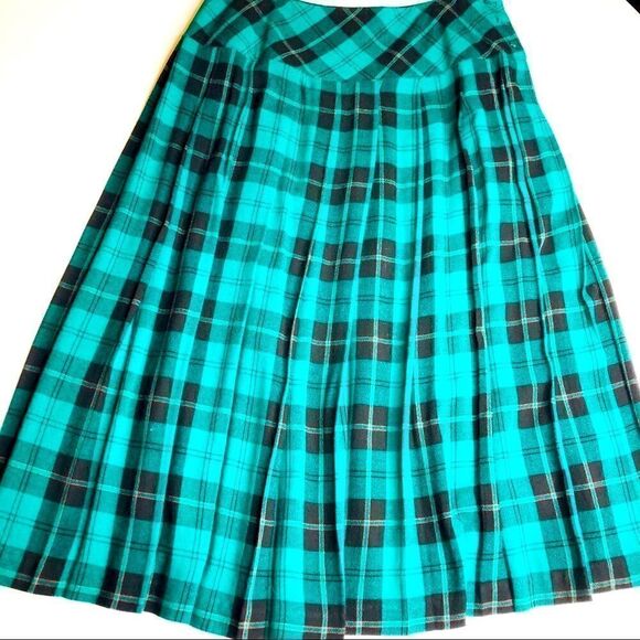 RUSS Plaid Pleated Skirt, Green Black - Picture 5 of 14